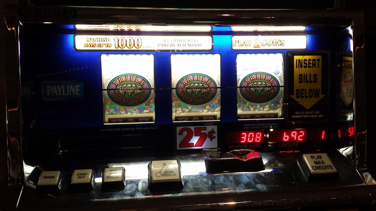 Filipino players enjoying lotto7 sports and casino entertainment on mobile